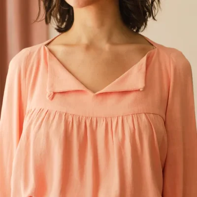 Patron de couture Chemisier Gimi Apolline Patterns — – Blouse avec empiècements et basque froncée – Encolure 2-en-1 – Manches courtes à revers &# — à coudre soi-même — patron de couture PDF à télécharger