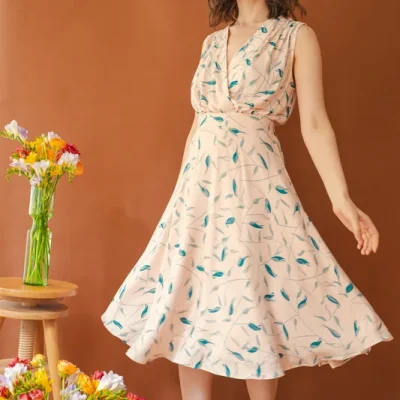 Patron de couture Robe Monica Apolline Patterns — Monica a été conçue pour sublimer les tissus aériens & fins, qui mettront particulièrement en valeur son j — à coudre soi-même — patron de couture PDF à télécharger